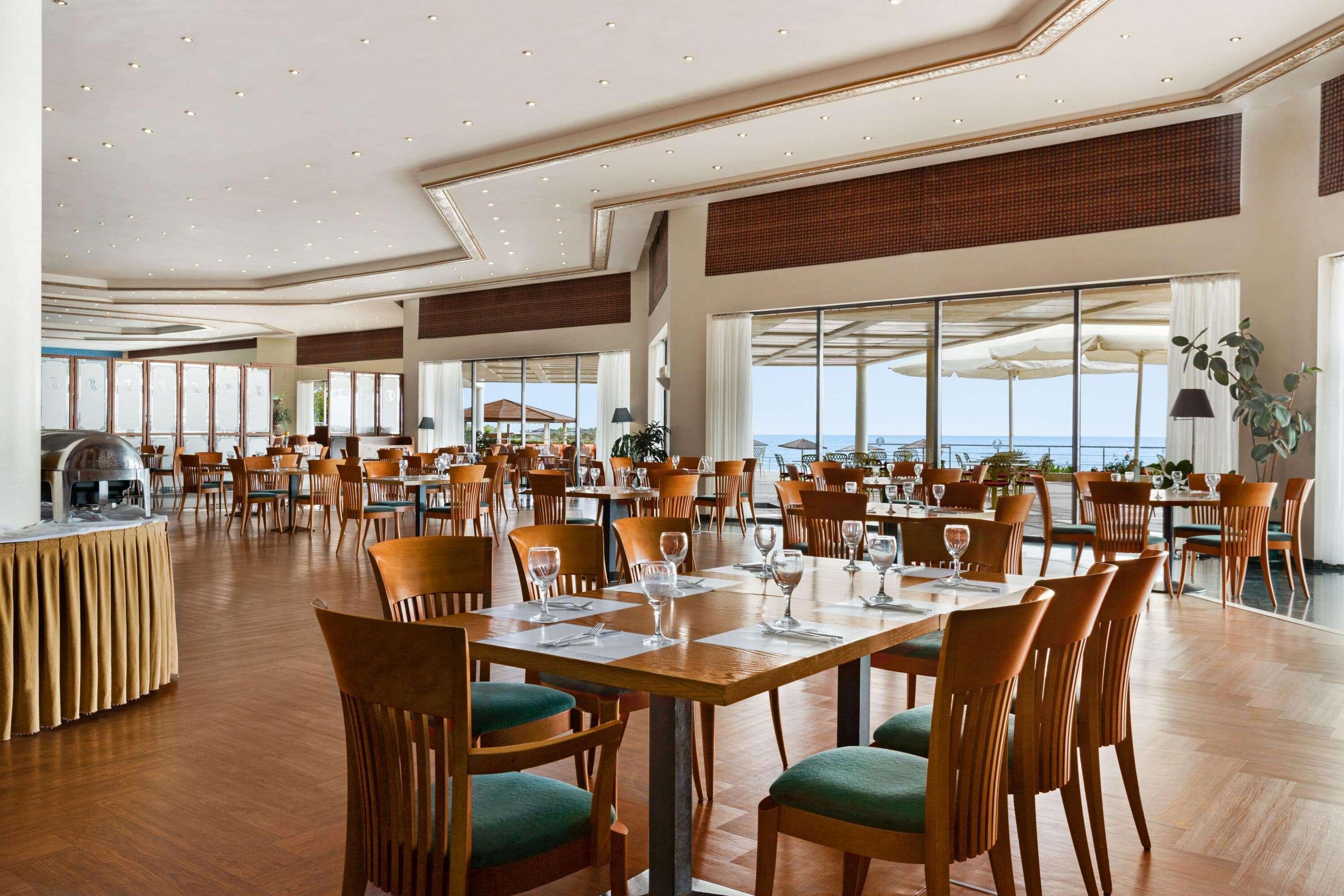 라마다 플라자 바이 윈덤 트라키 호텔 알렉산드로폴리스 외부 사진 The restaurant