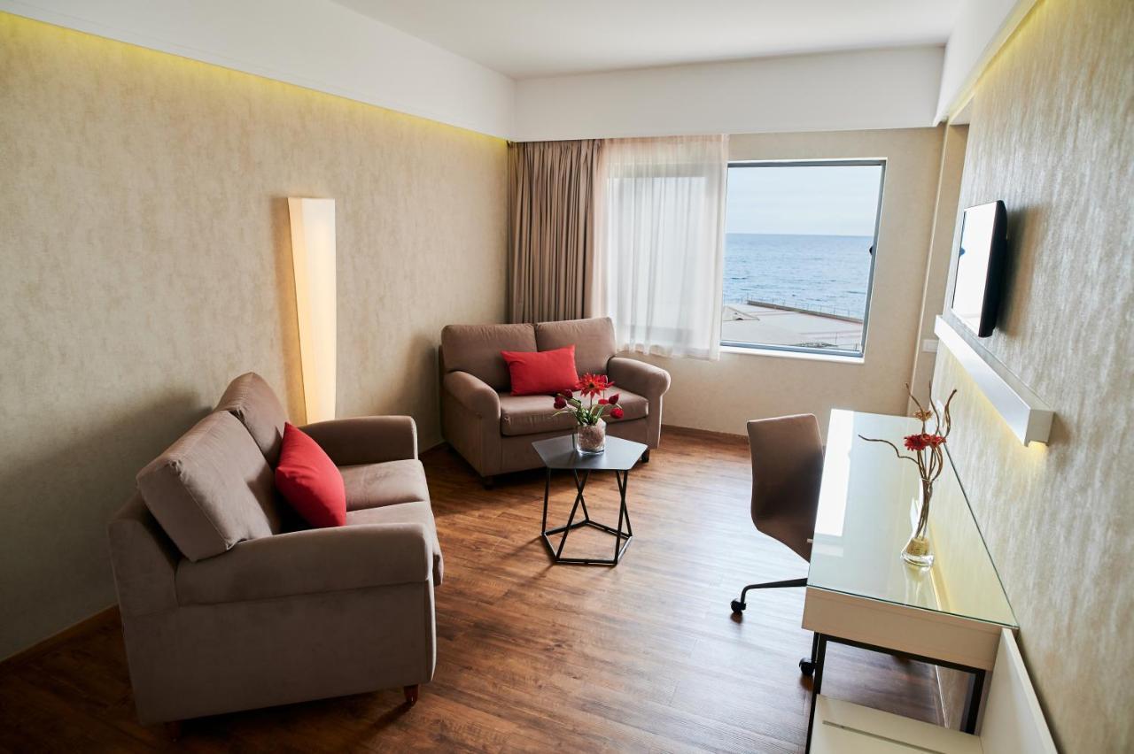 라마다 플라자 바이 윈덤 트라키 호텔 알렉산드로폴리스 외부 사진 A suite at the hotel