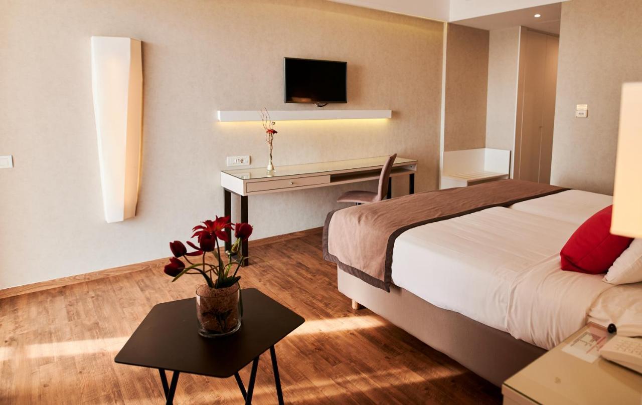 라마다 플라자 바이 윈덤 트라키 호텔 알렉산드로폴리스 외부 사진 A room at the hotel