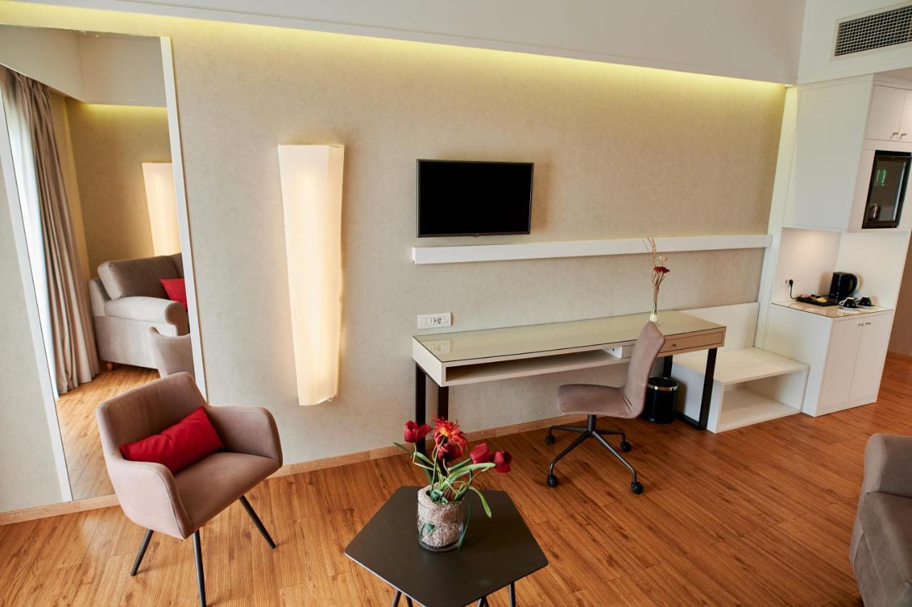 라마다 플라자 바이 윈덤 트라키 호텔 알렉산드로폴리스 외부 사진 A room at the hotel