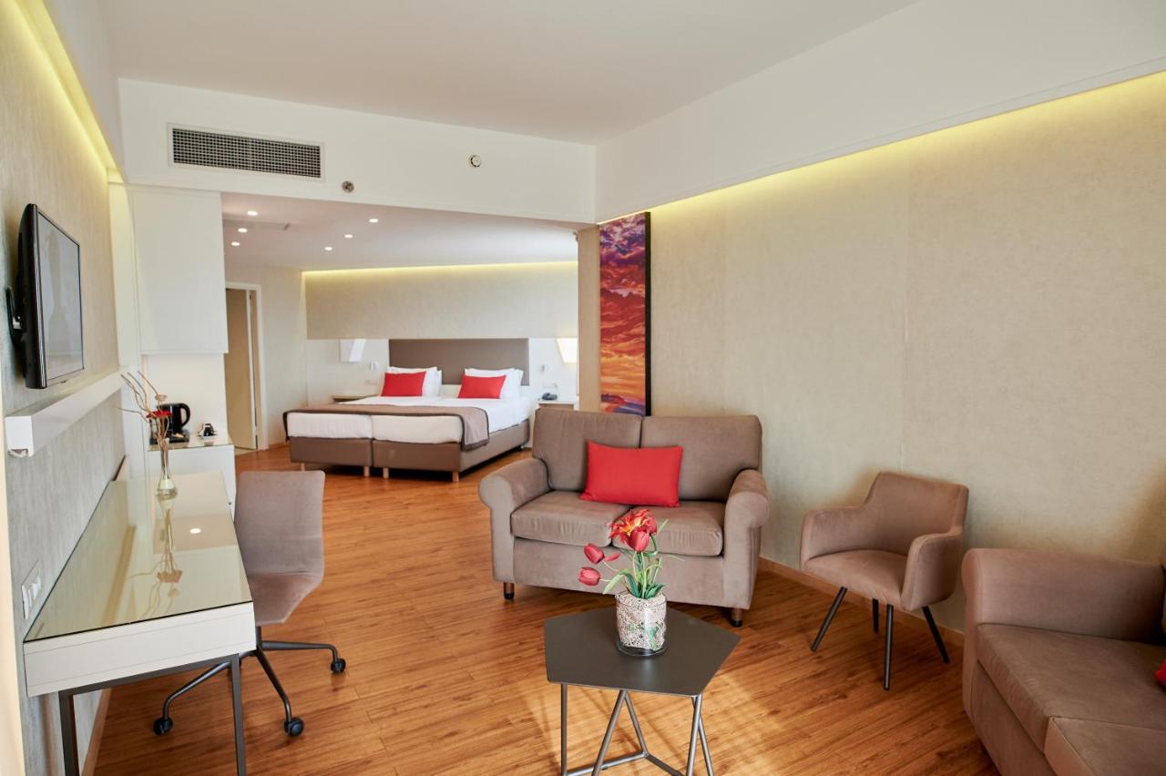라마다 플라자 바이 윈덤 트라키 호텔 알렉산드로폴리스 외부 사진 A room at the hotel